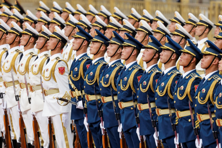 Des militaires chinois à Pékion, en Chine, le 6 avril 2023. ( AFP / LUDOVIC MARIN )