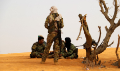 Des combattants du Front de libération de l'Azawad à Ménaka, au Mali, le 14 mars 2020. ( AFP / SOULEYMANE AG ANARA )