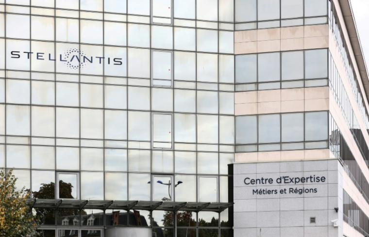 Un bâtiment du site du constructeur automobile Stellantis à Poissy (Yvelines) le 23 septembre 2025 ( AFP / Thibaud MORITZ )