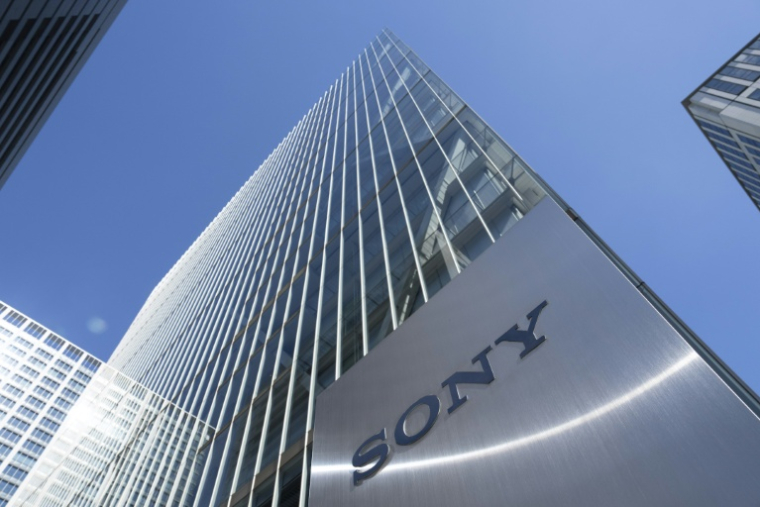 Sony a annoncé mercredi augmenter les prix de ses consoles PlayStation de 50 dollars aux Etats-Unis. Le siège du groupe à Tokyo le 10 février 2025. ( AFP / Yuichi YAMAZAKI )