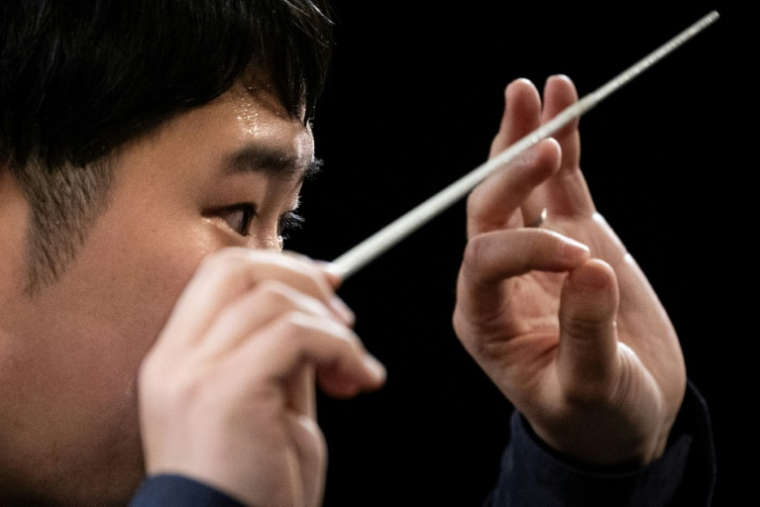 Le chef d'orchestre japonais Satoshi Yoneda participe au concours international des jeunes chefs d'orchestre de Besançon le 24 septembre 2025 ( AFP / SEBASTIEN BOZON )