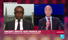 "C'est le moment d'ouvrir une nouvelle page entre la France et le Rwanda", dit Kigali