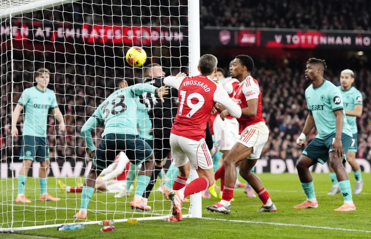Arsenal gagne sans mettre de buts contre les Wolves