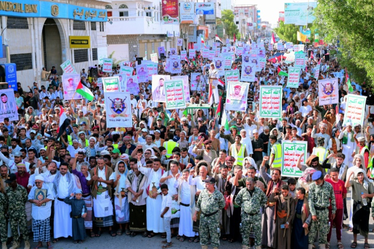 Des manifestants pro-Houthis protestent contre l'intervention saoudienne à Hodeida, au Yémen, le 9 octobre 2026 ( AFP / Zayed Al-Waqidi )