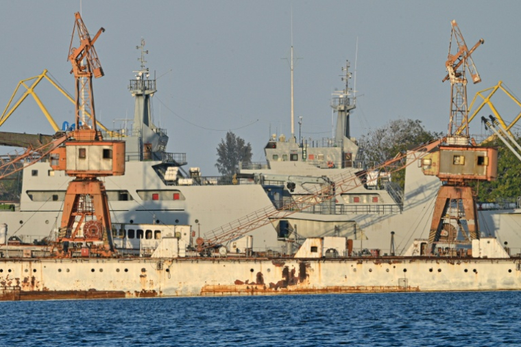 Des bateaux des garde-côtes cubains dans le port de la Havane, à Cuba, le 25 février 2025 ( AFP / Adalberto ROQUE )