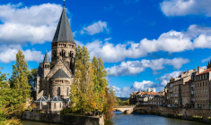 Le gouvernement a lancé une souscription pour préserver le patrimoine religieux. Vous bénéficiez d’une réduction d’impôt de 75% dans la limite de 1000 euros. ( crédit photo : Shutterstock )