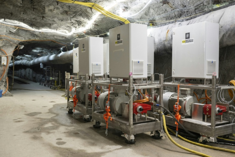 la station de pompage d'eau du BedrettoLab, un centre de recherche situé dans un tunnel de 5,2 km près de Bedretto, le 29 avril 2026 en Suisse ( AFP / Ennio LEANZA )