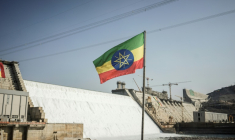 Un drapeau éthiopien devant le Grand barrage de la Renaisance (GERD) à Guba, le 19 février 2022 ( AFP / Amanuel SILESHI )