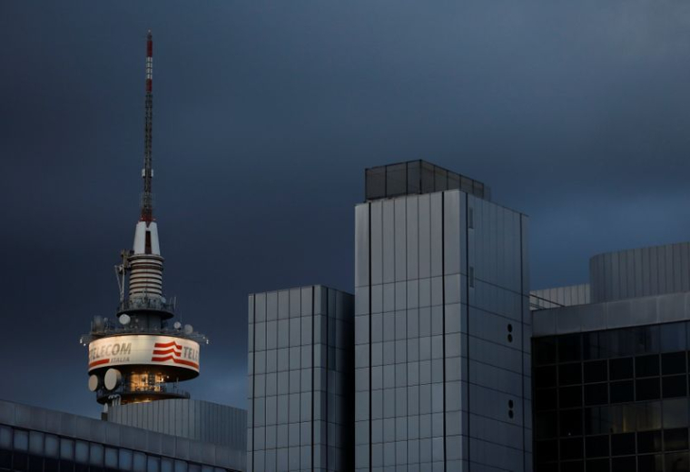 TELECOM ITALIA RÉUNIT SON CONSEIL D'ADMINISTRATION LUNDI À LA DEMANDE DE VIVENDI, SELON DES SOURCES