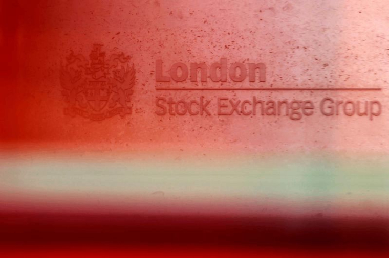 L'EUROPE TERMINE EN HAUSSE