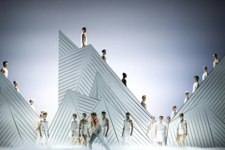 Des danseurs du Ballet de Monte-Carlo lors de la répétition du ballet « Ma Bayadère », une création du danseur et chorégraphe français Jean-Christophe Maillot, à Monaco le 22 décembre 2025 ( AFP / Valery HACHE )