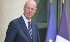 Le ministre démissionnaire de l'Economie Eric Lombard à la sortie de l'Elysée, le 3 septembre 2025 à Paris ( AFP / Ludovic MARIN )
