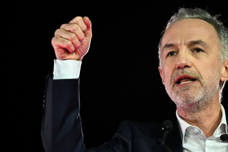 Emmanuel Grégoire, candidat de la gauche unie hors LFI à la mairie de Paris, lors d'un meeting de campagne avant le 2e tour des municipales, le 20 mars 2026 à Paris ( AFP / JULIEN DE ROSA )