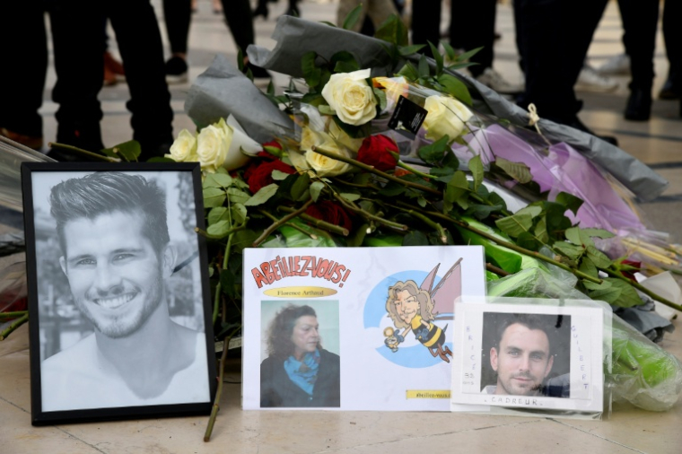 Hommage le 11 mars 2017 à Paris aux victimes du crash d'hélicoptères lors du tournage d'une émission en Argentine: La navigatrice Florence Arthaud, le boxeur Alexis Vastine et la nageuse Camille Muffat avaient péri dans cet accident,en 2015 ( AFP / BERTRAND GUAY )