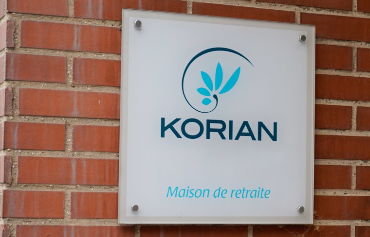 Coté depuis 2006, Korian est un grand prestataire de services de santé pour le 3e âge avec un chiffre d'affaires 2022 de 4,4 milliards d'euros, 67.000 collaborateurs travaillant dans un total de 1.140 établissements dans sept pays d'Europe. (crédit photo : Adobe Stock / )