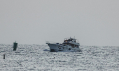 Un bateau appartenant à "la flotille pour Gaza", intercepté par la marine israélienne, est dirigé vers Israël, le  19 mai 2026. ( AFP / Jack GUEZ )