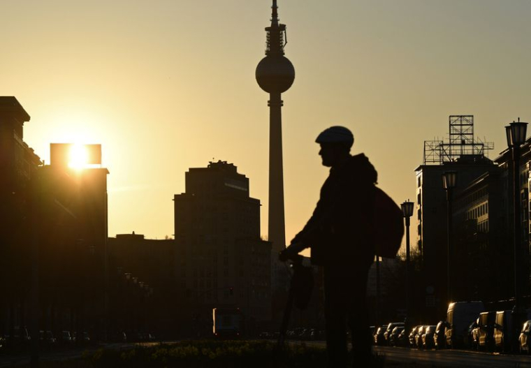 La tour de télévision au coucher du soleil à Berlin