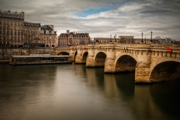 Les biens immobiliers haut de gamme ne connaissent pas la crise à Paris (illustration). (Pixabay / edmondlafoto)