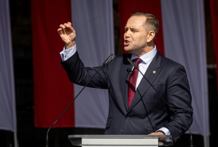 Karol Nawrocki, candidat à l'élection présidentielle en Pologne, en campagne le 12 avril 2025, à Varsovie ( AFP / Wojtek RADWANSKI )
