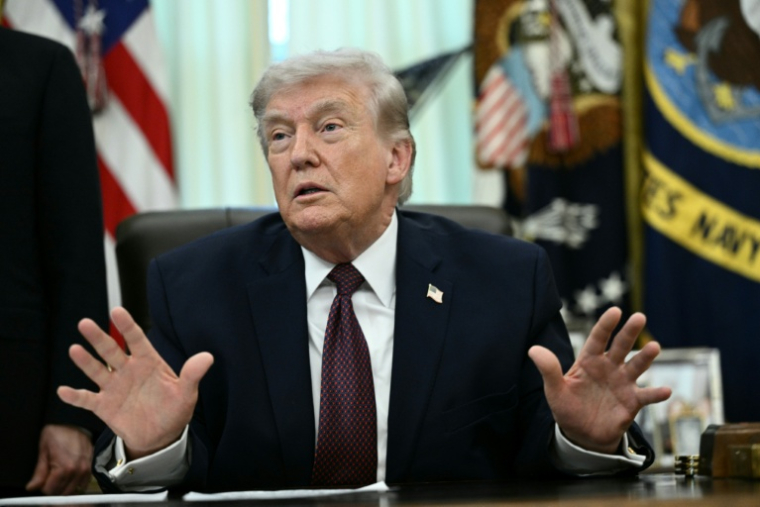 Le président américain Donald Trump dans le Bureau ovale de la Maison Blanche, le 31 mars 2026 à Washington ( AFP / Brendan SMIALOWSKI )