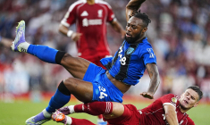 L’homme accusé d’injures racistes envers Semenyo interdit de stade au Royaume-Uni