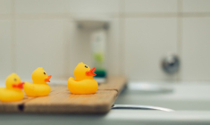 Pour l’Observatoire de la qualité de la construction, le développement des douches à l’italienne explique pourquoi on retrouve également la catégorie «revêtement de sol intérieur» en tête des malfaçons les plus coûteuses. (Crédits photo : Unsplash - Mpho Mojapelo )