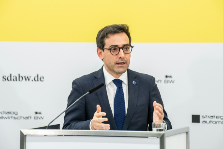Le commissaire européen Stéphane Séjourné s'exprime au parc des expositions de Stuttgart, en Allemagne, le 26 novembre 2025 ( AFP / Silas Stein )