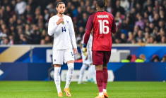 Match délocalisé : Mike Maignan soutient Adrien Rabiot