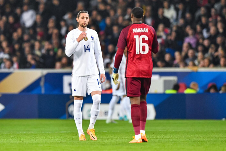 Match délocalisé : Mike Maignan soutient Adrien Rabiot
