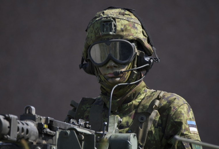 Un soldat des formes armées estoniennes, lors de l'exercice militaire Spring Storm, à Tapa (Estonie), en 2023 ( AFP / JAAP ARRIENS )