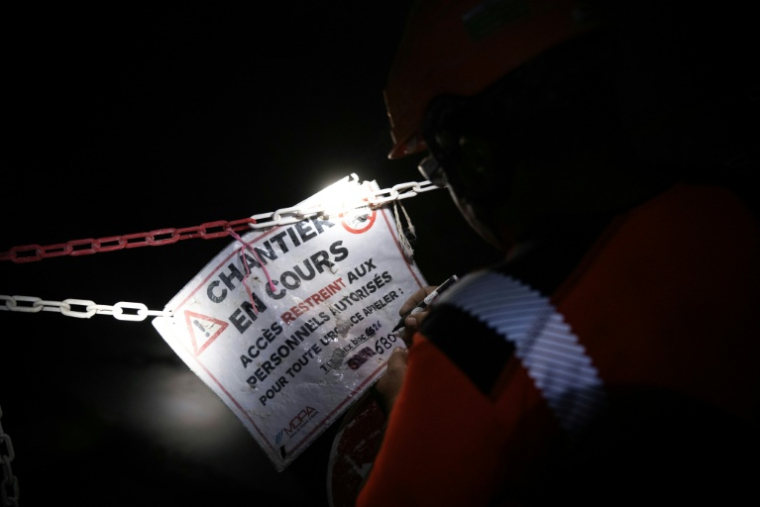 Travaux en cours au centre de stockage de déchets dangereux Stocamine à Wittelsheim, dans le Haut-Rhin, le 25 septembre 2025 ( AFP / SEBASTIEN BOZON )