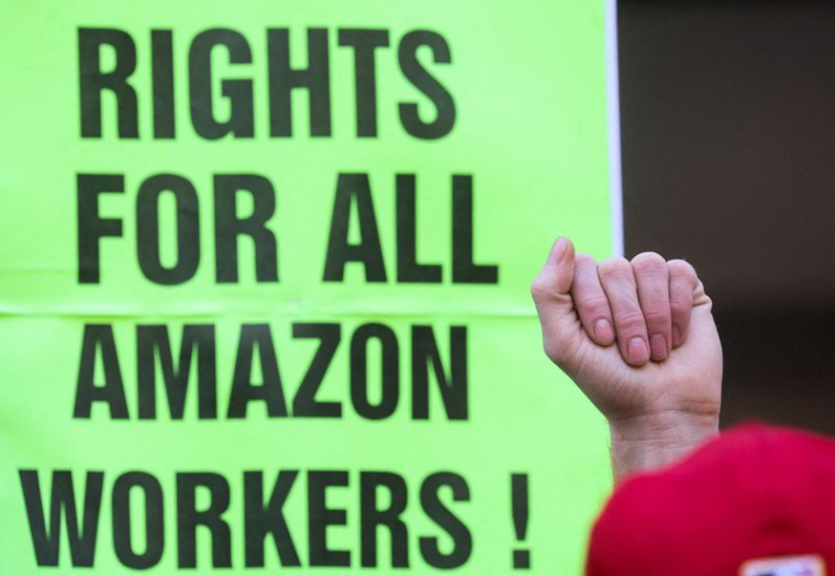 BIDEN SALUE LE VOTE D'EMPLOYÉS D'AMAZON EN FAVEUR D'UN SYNDICAT