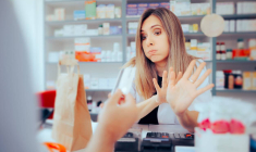 Refus de paiement sans contact : problèmes techniques ou limites légales ? / iStock.com - nicoletaionescu