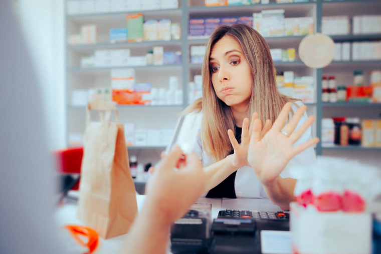 Refus de paiement sans contact : problèmes techniques ou limites légales ? / iStock.com - nicoletaionescu