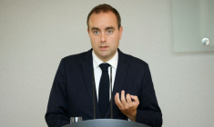 Le ministre français de la Défense, Sébastien Lecornu s'adresse aux médias au ministère allemand de la Défense à Berlin