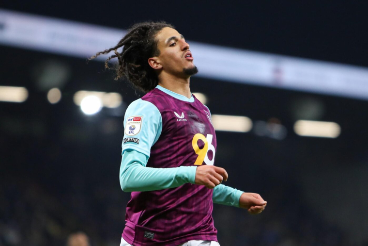 Hannibal Mejbri accuse un joueur de Preston de racisme
