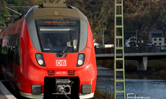 Un train dans une gare