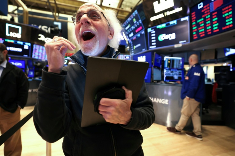 Un opérateur à la Bourse de New York, le 6 mai 2025. ( AFP / TIMOTHY A. CLARY )