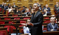 Le ministre de l'Intérieur Gérald Darmanin durant un débat sur le projet de loi immigration au Sénat, le 7 novembre.  ( AFP / LUDOVIC MARIN )