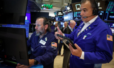 Des traders travaillent à la Bourse de New York (NYSE).