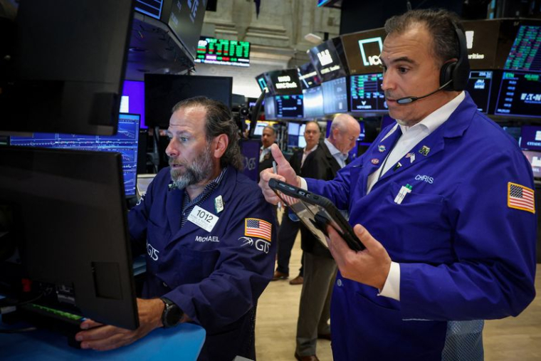 Des traders travaillent à la Bourse de New York (NYSE).