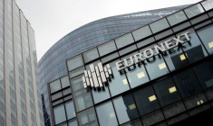 Le logo d'Euronext à La Défense, Paris