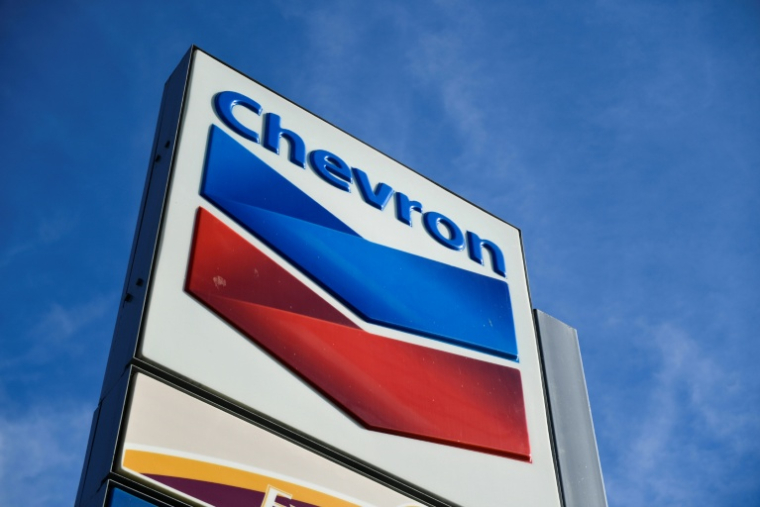 La Cour suprême américaine s'est prononcée vendredi à l'unanimité en faveur du géant pétrolier Chevron dans une affaire de pollution dans le sud du pays, une décision qui pourrait avoir des répercussions sur d'autres plaintes environnementales ( AFP / Patrick T. FALLON )