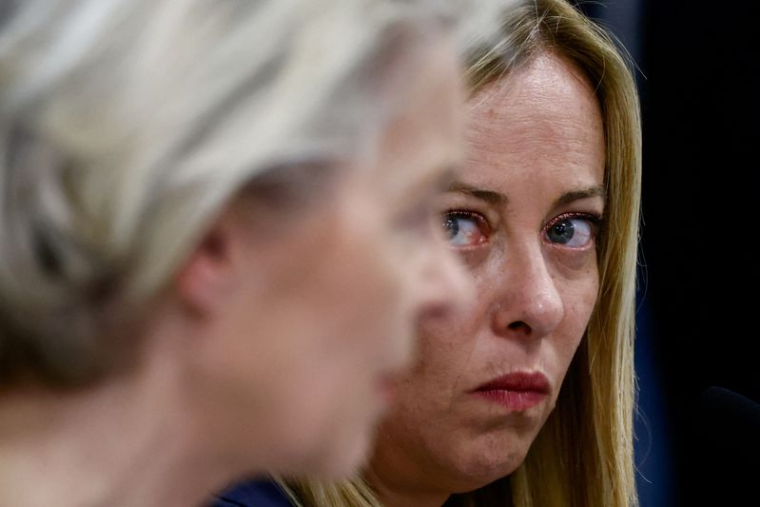 La présidente de la Commission européenne Ursula von der Leyen et la Première ministre italienne Giorgia Meloni à Lampedusa, en Italie