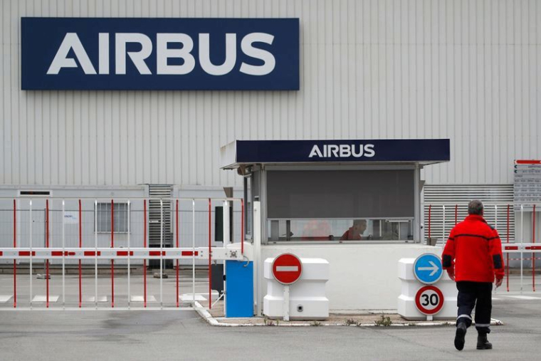 AIRBUS RÉFLÉCHIT À UNE RESTRUCTURATION QUI POURRAIT IMPLIQUER DES LICENCIEMENTS