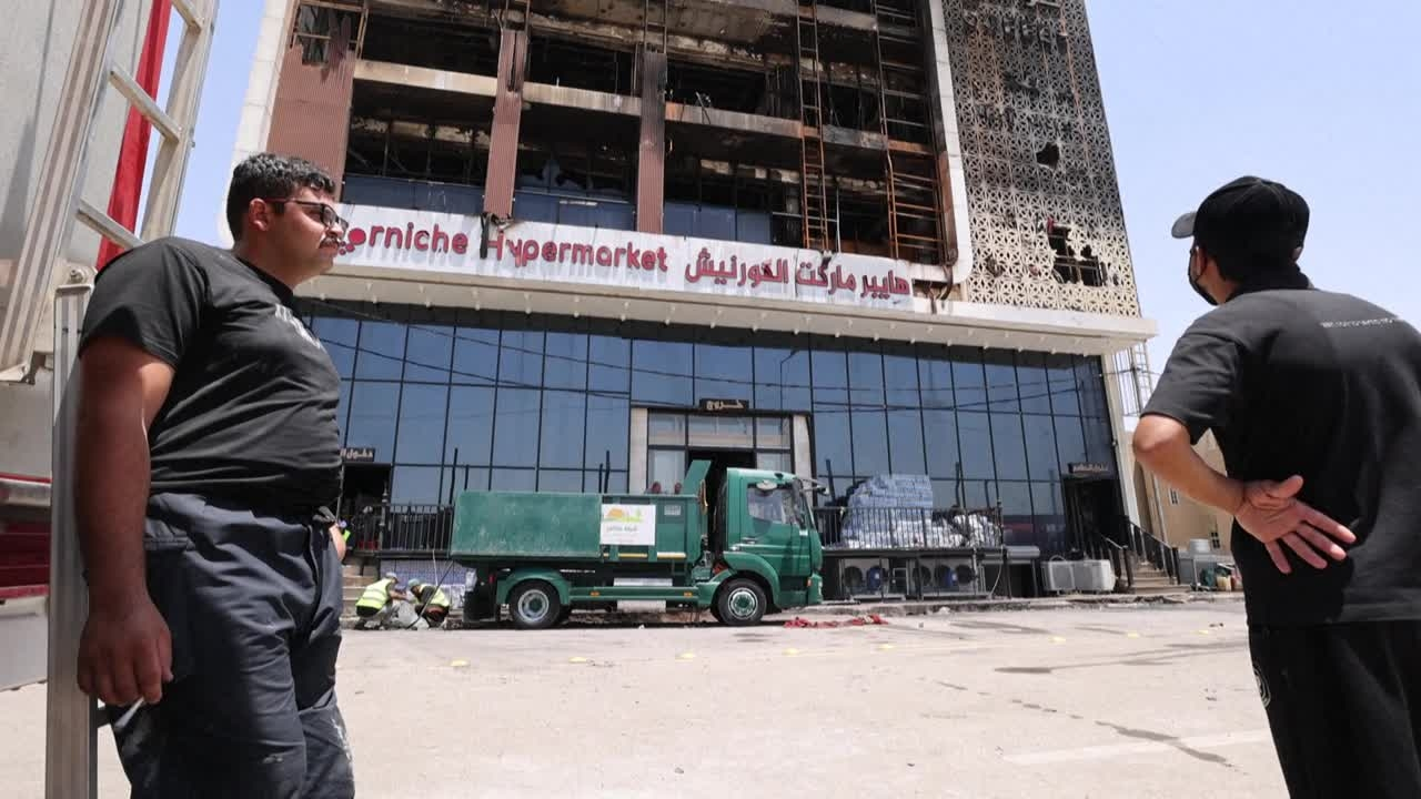 Irak : les suites de l'incendie d'un centre commercial
