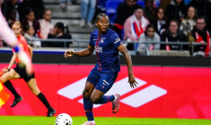 Le PSG bat difficilement Strasbourg, l'OL Lyonnes s'amuse