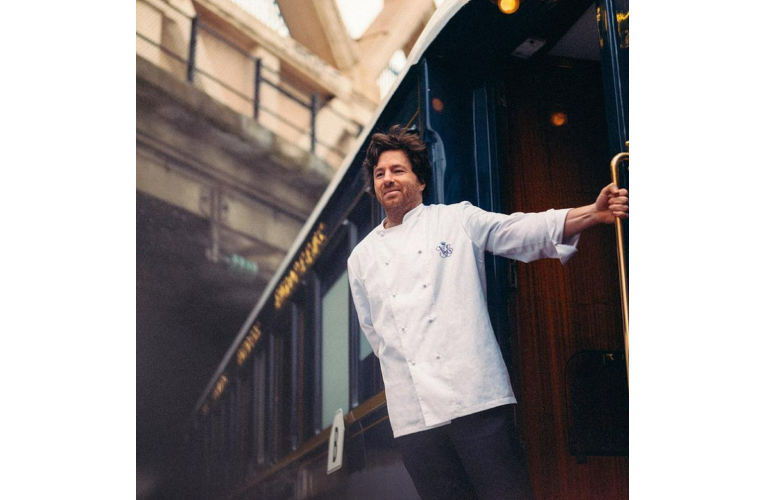 Jean Imbert prend les commandes des cuisines du Venice-Simplon-Orient-Express. crédit photo : Capture d’écran Instagram @jeanimbert