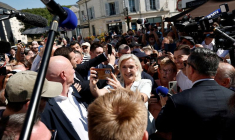 PHOTO D'ARCHIVES : Les banques françaises souhaitent que l'État garantisse les prêts pour les élections de 2027, selon le futur chef du lobby bancaire.