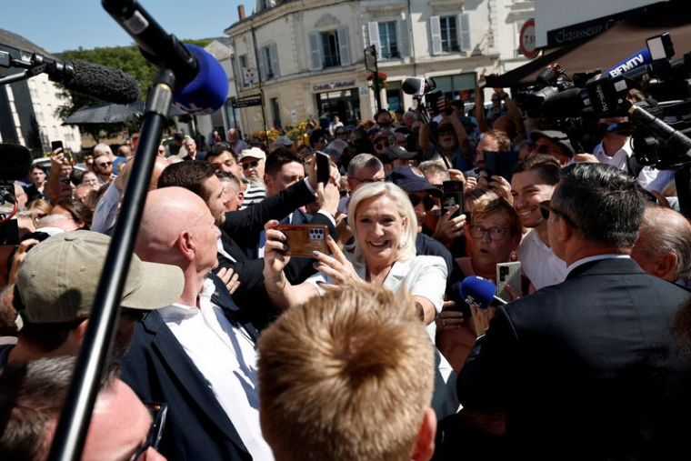 PHOTO D'ARCHIVES : Les banques françaises souhaitent que l'État garantisse les prêts pour les élections de 2027, selon le futur chef du lobby bancaire.